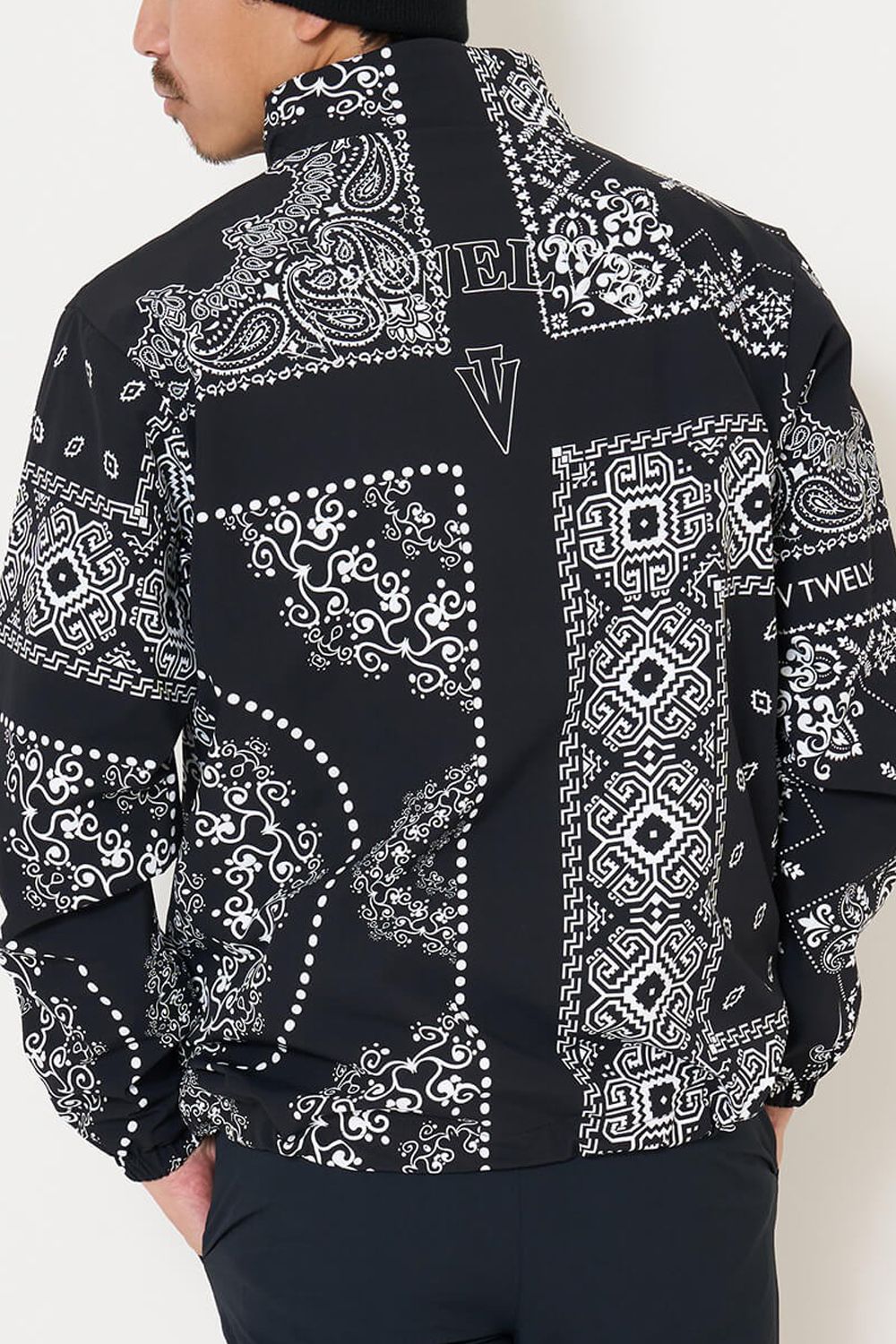 【26AW】 MOLD BAN JKT / バンダナ総柄 バックモールドロゴ ナイロンジャケット (ブラック)
