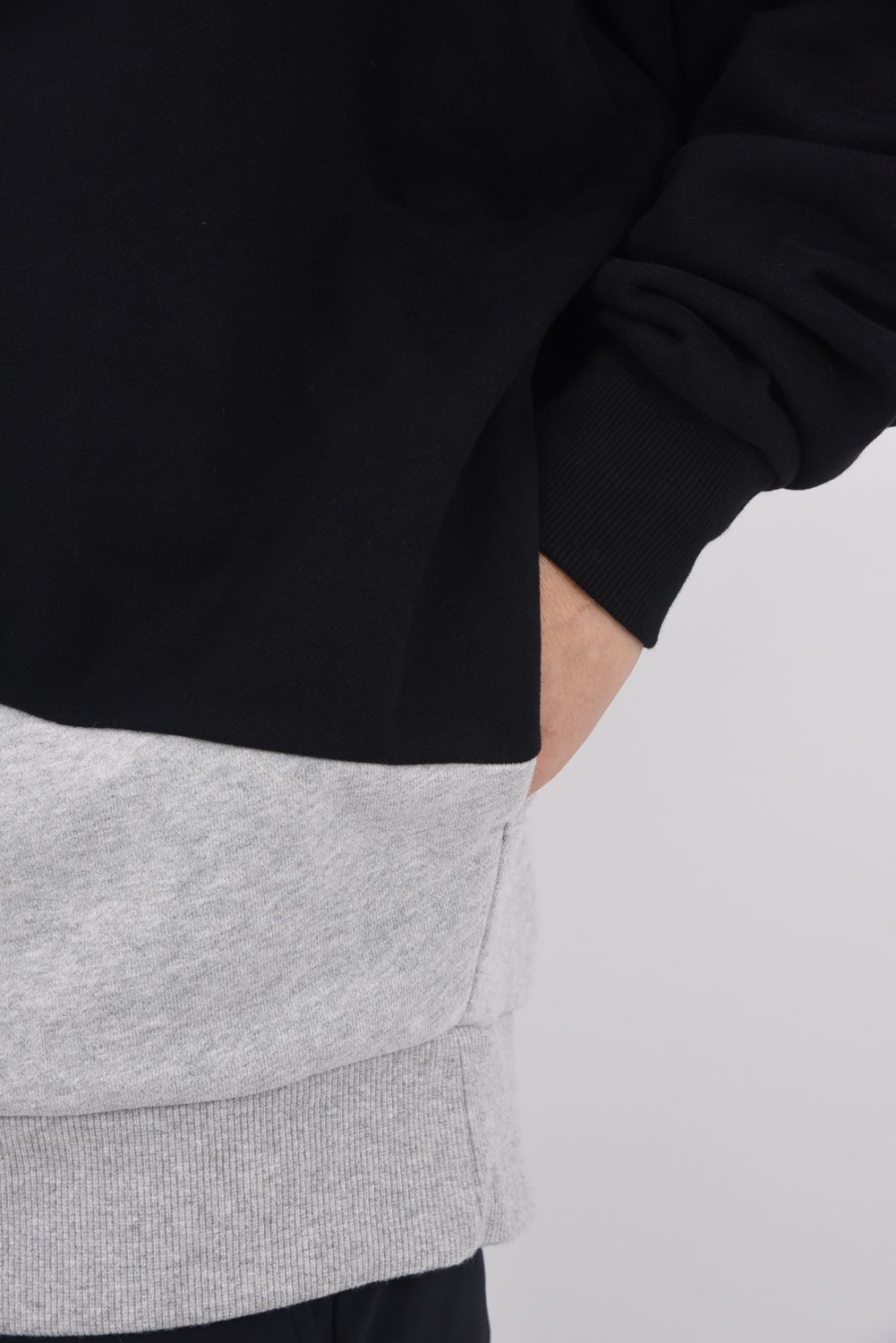 【25AW】【ユニセックス】 BIG PULLOVER HOODIE (BICOLOR) / ビッグシルエット バイカラー プルオーバーパーカー (ブラック)