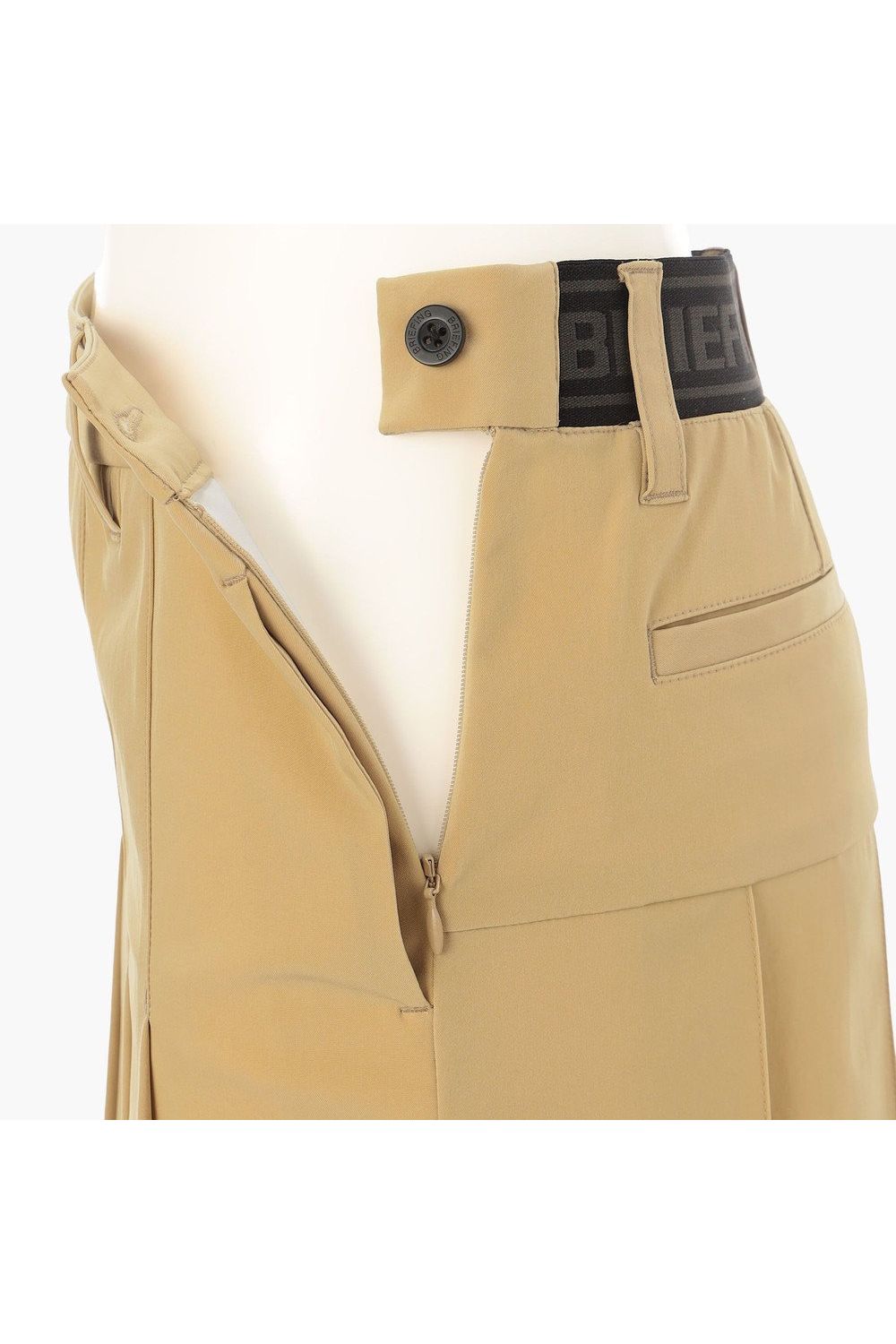 【26SS】【レディース】 WOMEN’S WR NYLON 3D LOGO PLEATED SKIRT / ナイロンストレッチ 3Dロゴ プリーツスカート (ベージュ)