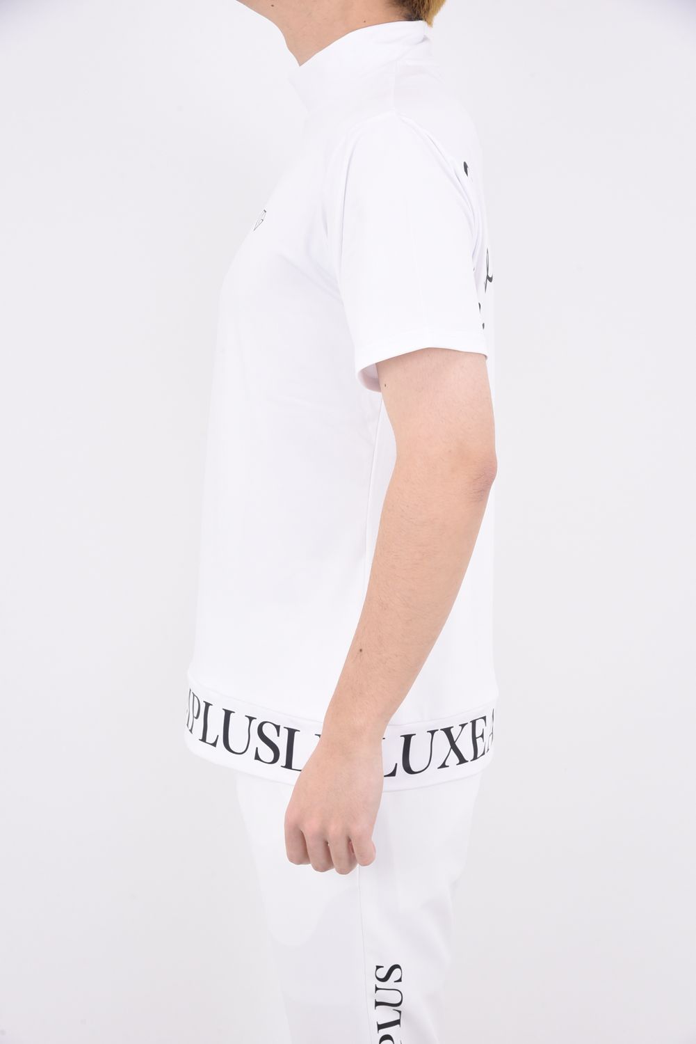HANDWRITTEN LOGO MOCK NECK T-SHIRTS / カーシヴロゴ 半袖モックネック Tシャツ ホワイト