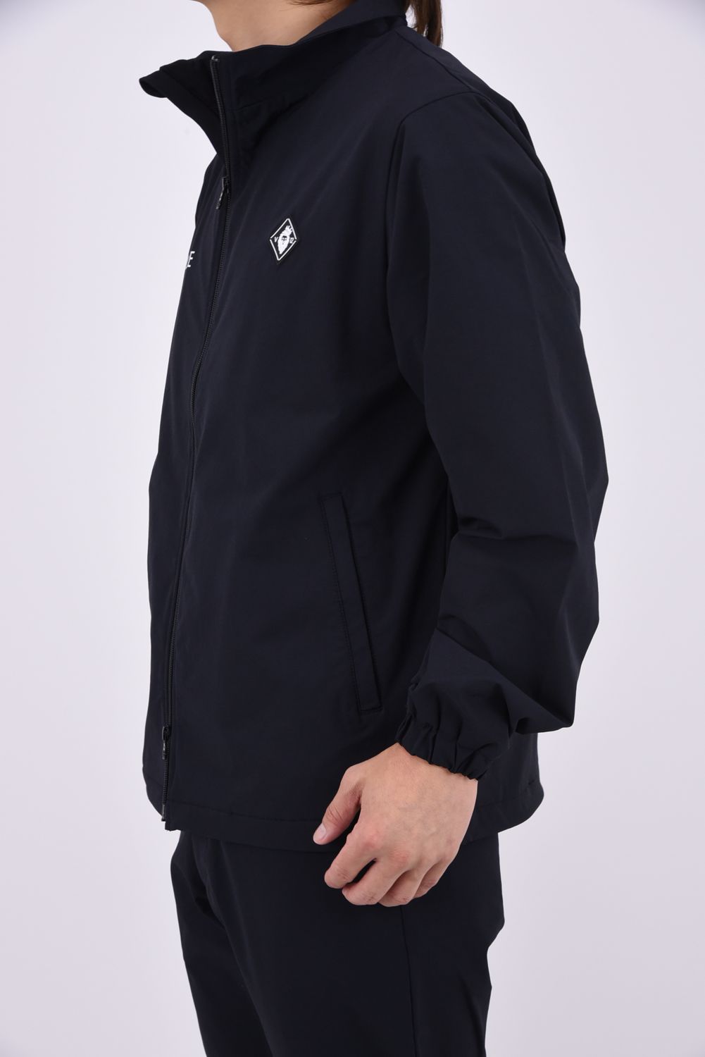 【26AW】 MOLD LOGO JKT / 高撥水生地 バックロゴ ナイロンジャケット (ブラック)