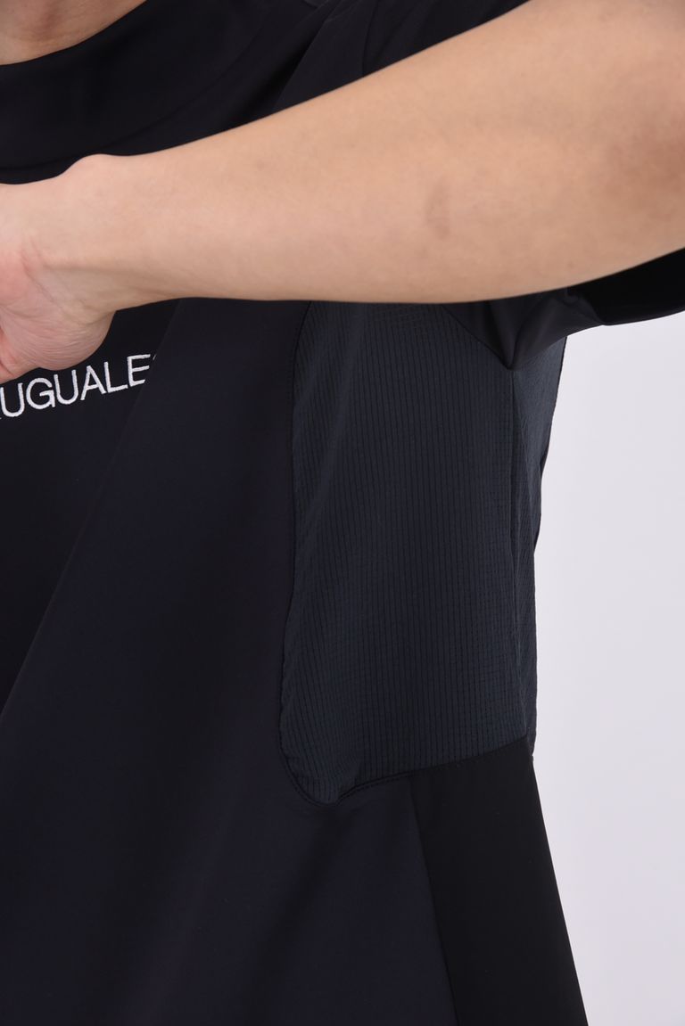 両脇とバックヨークには、通気性と吸水速乾性に優れた別布を配置。
衣服内のムレを逃がす効果＋立体感のあるデザインを演出する役割。