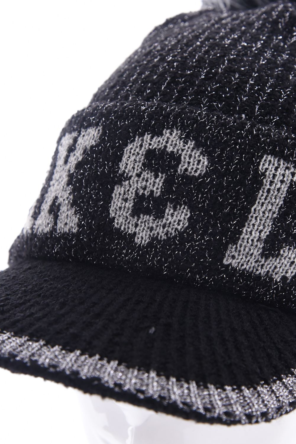 【レディース】 SCOPE POM VISOR BEANIE / ラメ糸 ブランドロゴジャカード 梵天付きニットキャップ (ブラック)