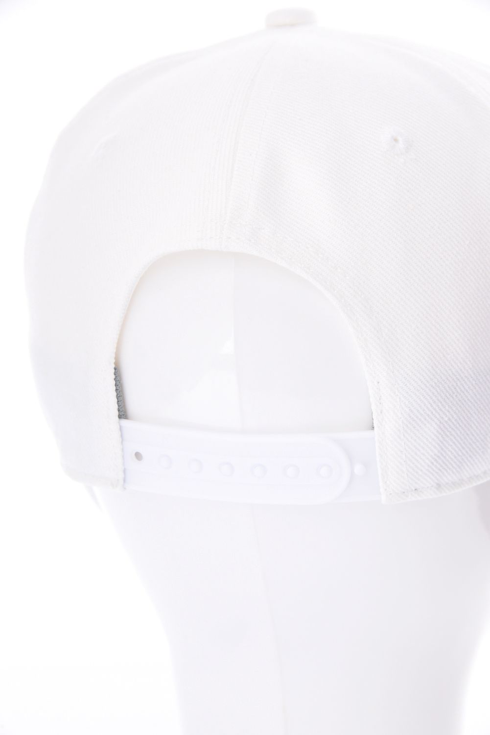 【26SS】 WAVE FLAT BILL CAP / ウェーブ刺繍 メタルロゴ フラットキャップ (ホワイト)