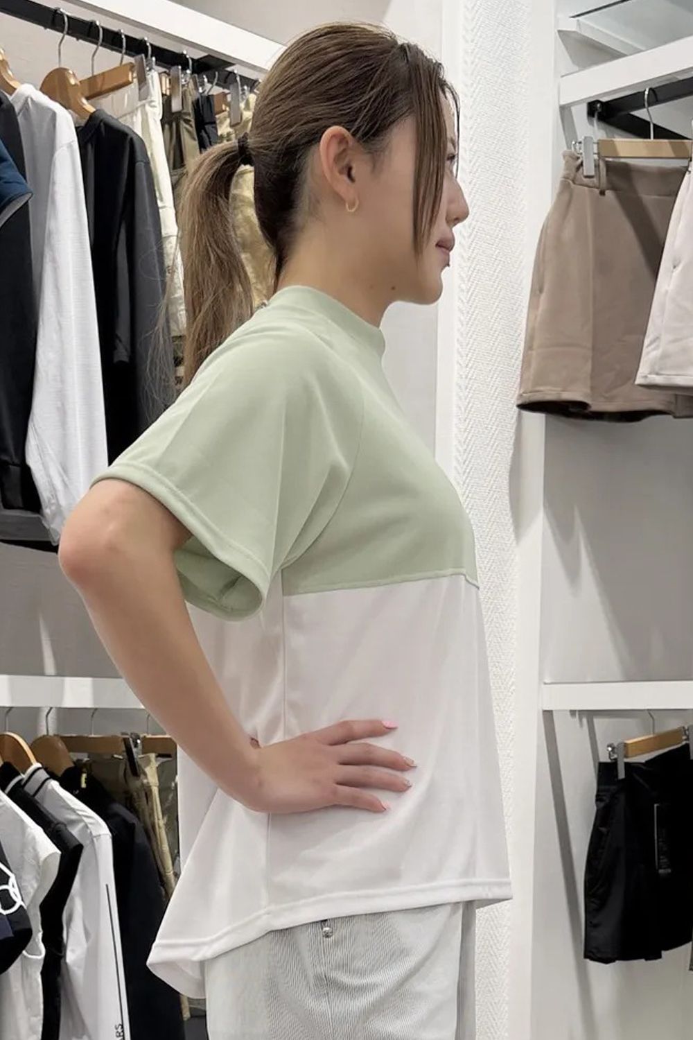 【26SS】【レディース】 WOMEN’S BI-COLOR HIGHNECK RF / バイカラー リラックスフィット ハイネックTシャツ (セージグリーン)