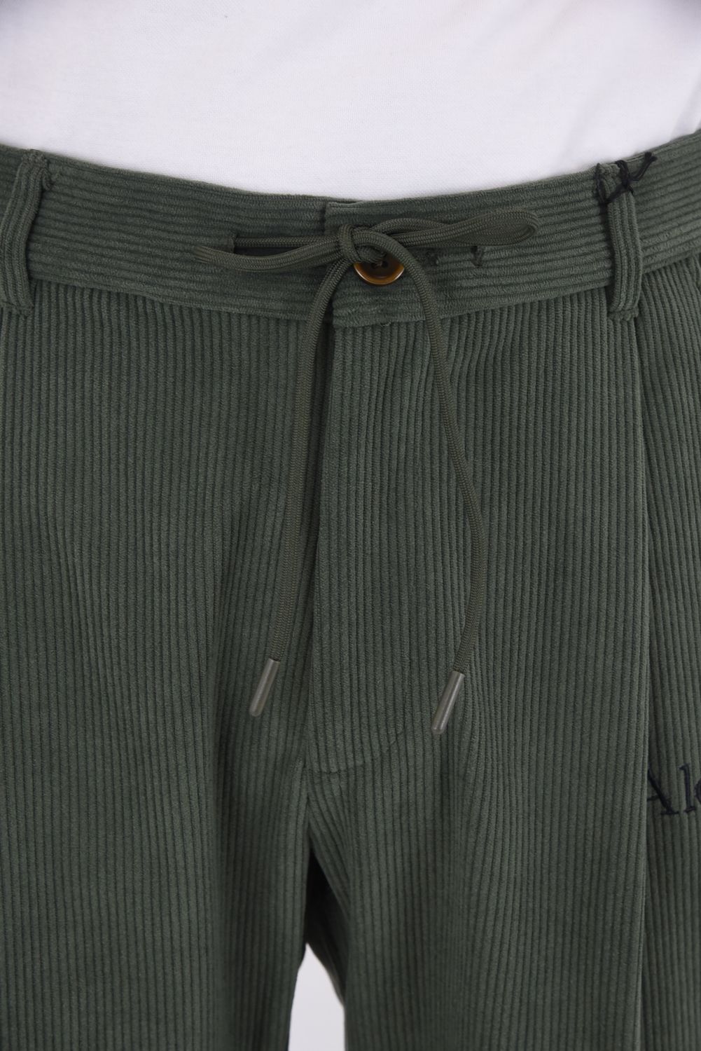 Uka Corduroy Trousers / コーデュロイ テーパードシルエット ワンタックトラウザー (オリーブ)