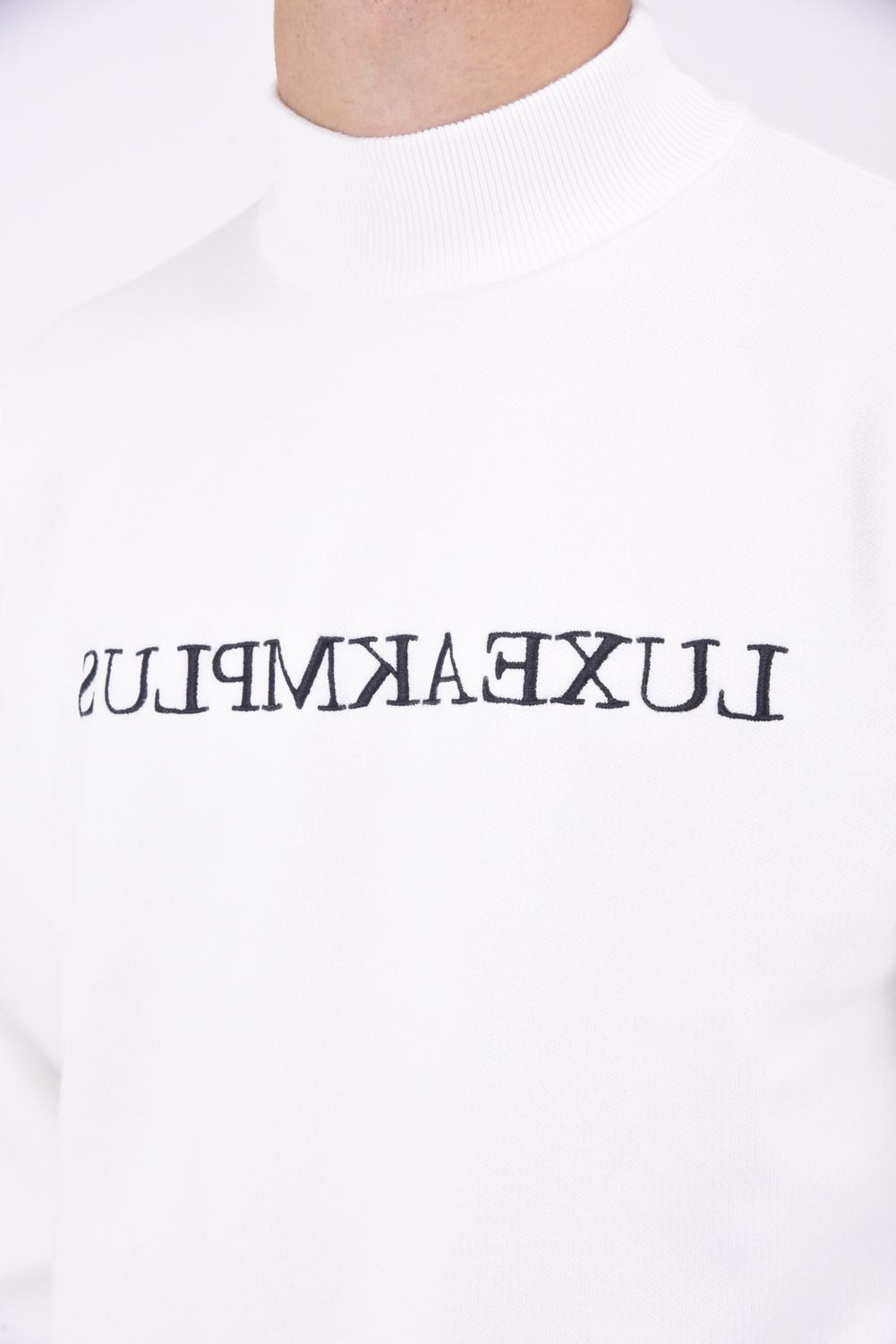 SIMPLE LOGO KNIT / ブランドロゴ ロングスリーブ ハイネック ニット (ホワイト)