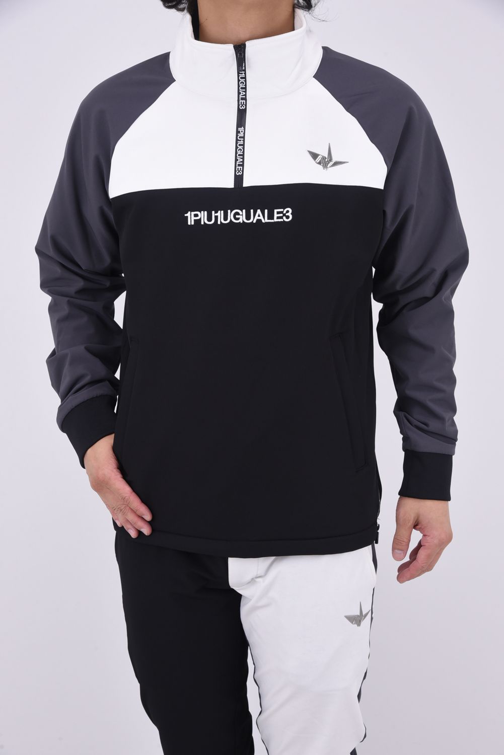 1PIU1UGUALE3 GOLF - 【24AW】 113 GOLF HALF ZIP / 刺繍サークルロゴ  4WAYストレッチリサイクルポリエステル ハーフジップ スニードジャック (ブラック) | GOSSIP GOLF