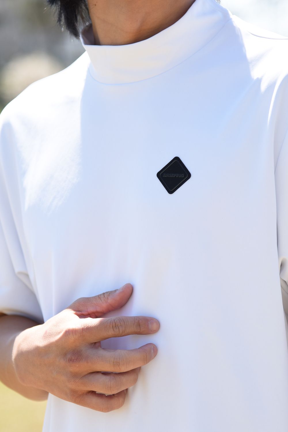 【GOSSIP GOLF 別注】  MONOCAMO BACKLOGO HIGHNECK RF / モノカモ バックロゴ モックネックTシャツ (ホワイト)