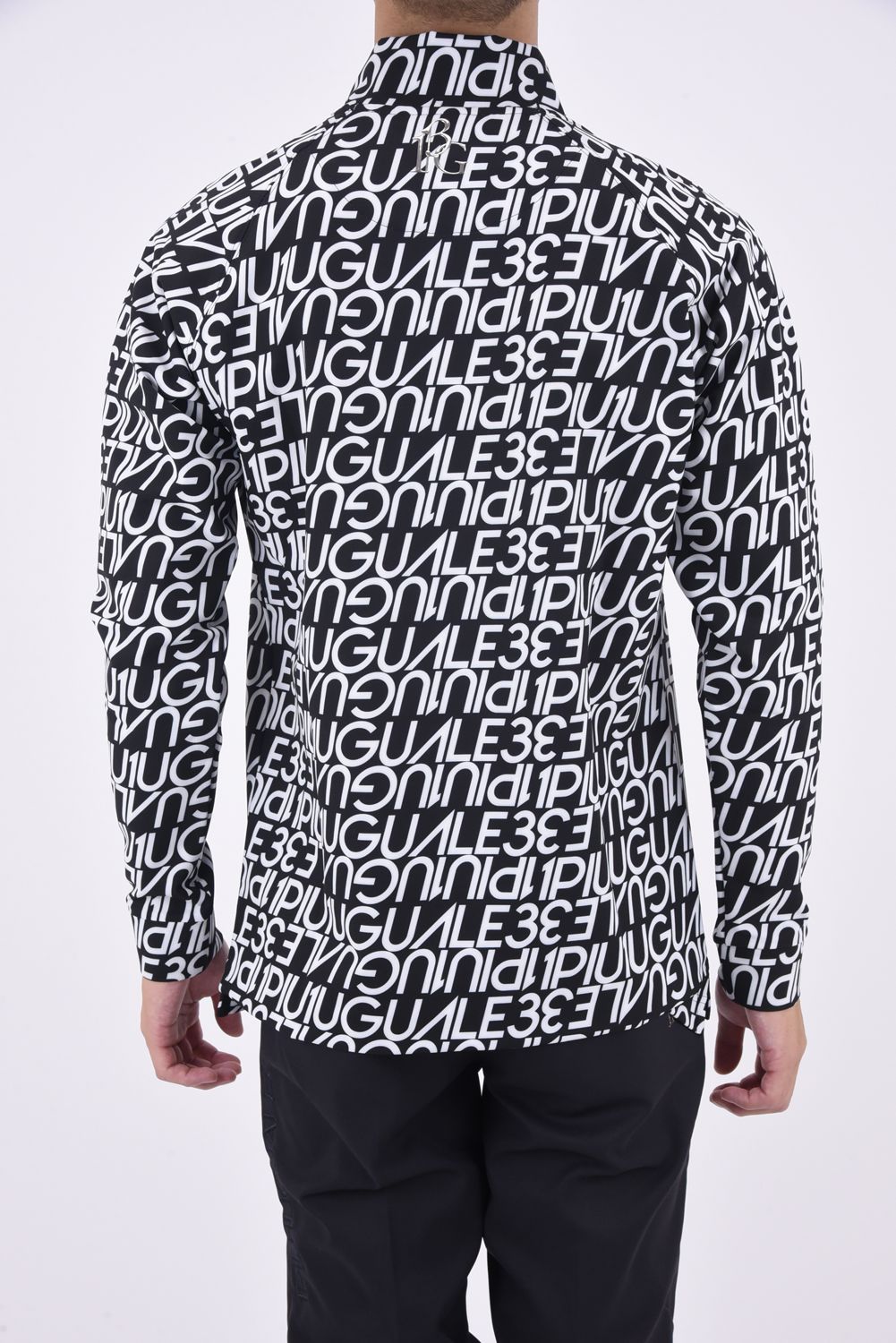1PIU1UGUALE3 DI FULL LOGO MOCK / 113総柄ロゴ ロングスリーブ モックネック Tシャツ (ブラック)