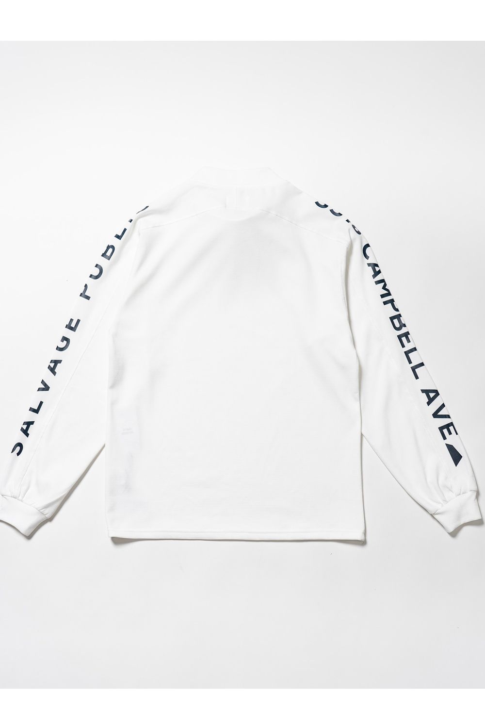 【26AW】 ʻAlapaina Mockneck L/S（CAMPBELL AVE） / ロゴプリント ロングスリーブ モックネックTシャツ (ホワイト) (9月入荷予定）