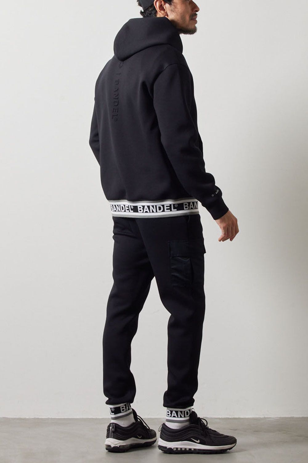 NYLON POCKET CARGO PANTS / ダンボール素材 リブ カーゴパンツ (ブラック)
