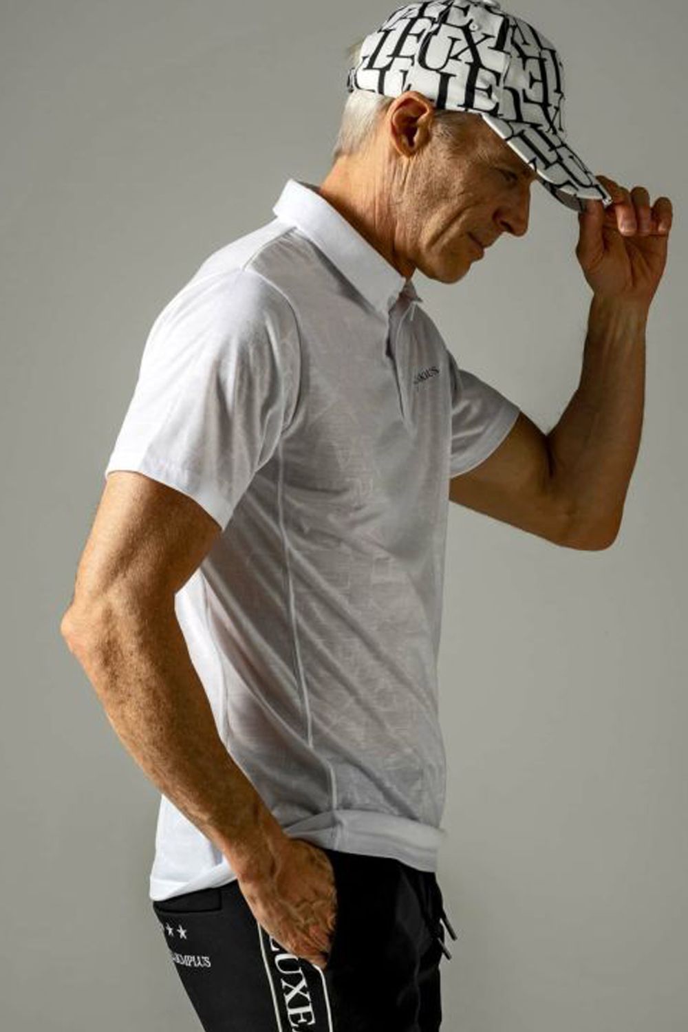 EMBOSSED PRINT POLO SHIRTS / ロゴパターン 半袖ポロシャツ ホワイト
