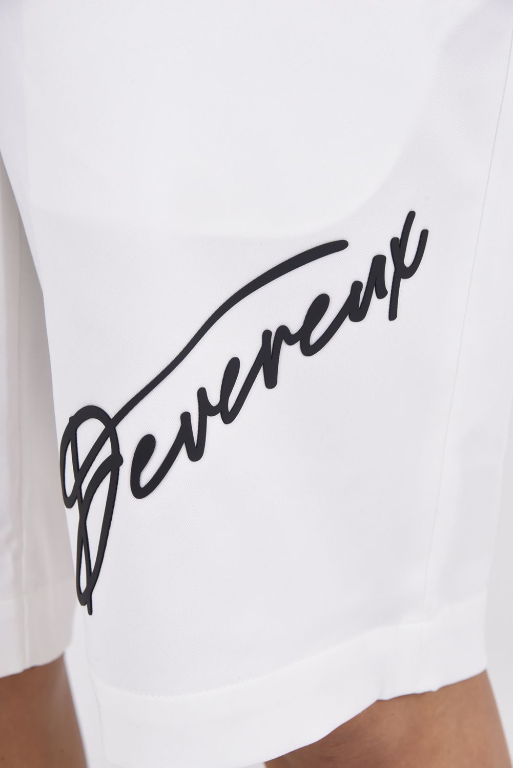 【26SS】 DVG LOGO HALF PANTS / ロゴ ショートパンツ (ホワイト)