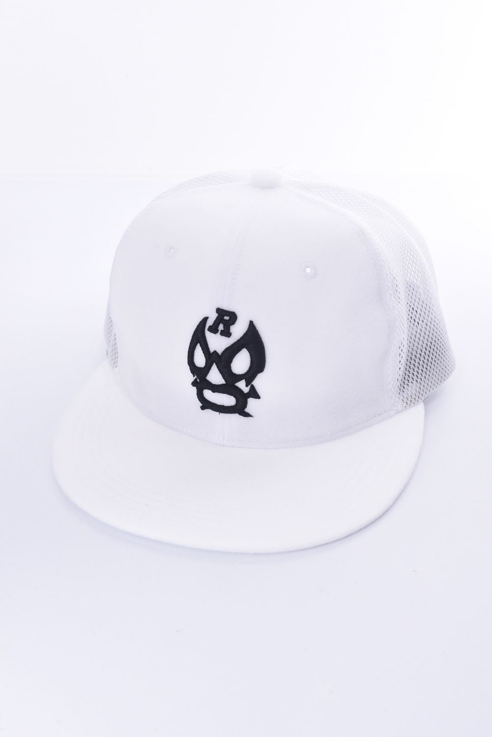 VELCRO MESH CAP / ブランドロゴ 刺繍 フラット ベースボールキャップ ホワイト