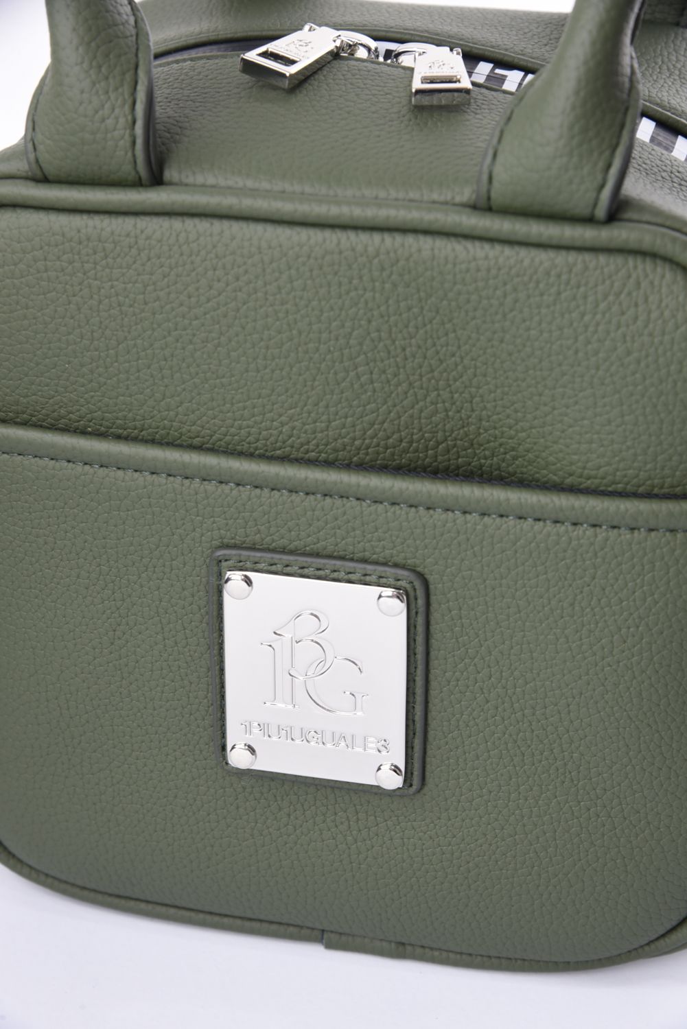 【新品・未使用品】1PIUTIGUALE3 GOLF パンツ Ⅵ(6)カーキ 新品・未使用品】1PIUTIGUALE3 GOLF パンツ Ⅵ(6)カーキ メンズ