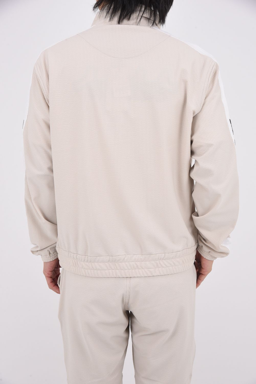 【26SS】 HIGH TENSION SUCKER STAND / シアサッカー サイドロゴ スタンドカラーブルゾン (ベージュ)