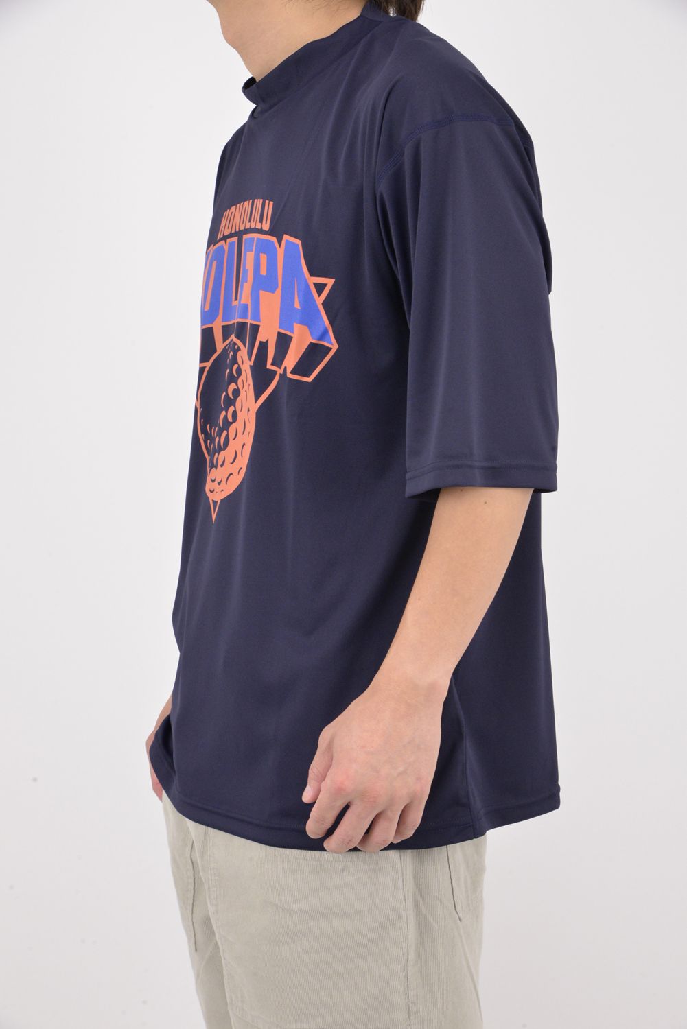 【26AW】 Pālulu Mockneck S/S（TEAM KOLEPA） / ブランドロゴプリント 五分袖 モックネックTシャツ (ネイビー)
