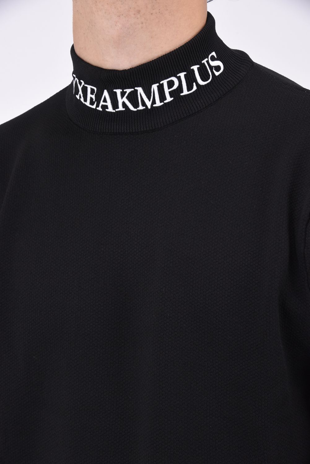 LIGHTWEIGHT LOGO KNIT / ブランドロゴ ライトウエイト ロングスリーブ ハイネック ニット ブラック