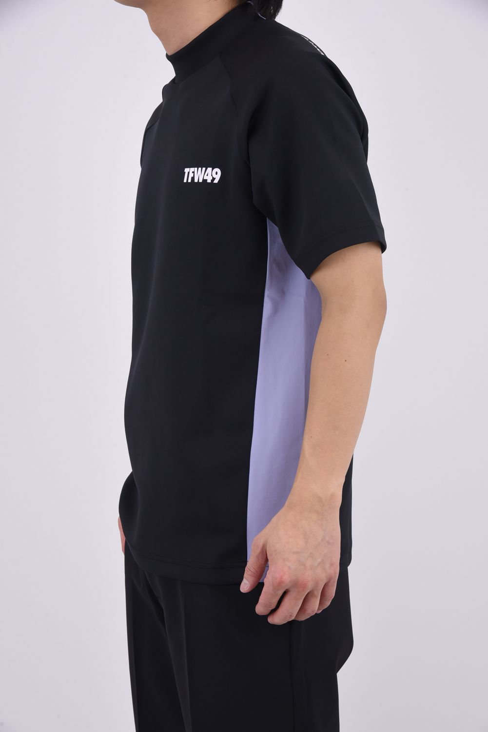 【26SS】 SIDE PANEL SHORT SLEEVE MOCKNECK / モックネックTシャツ (ブラック)