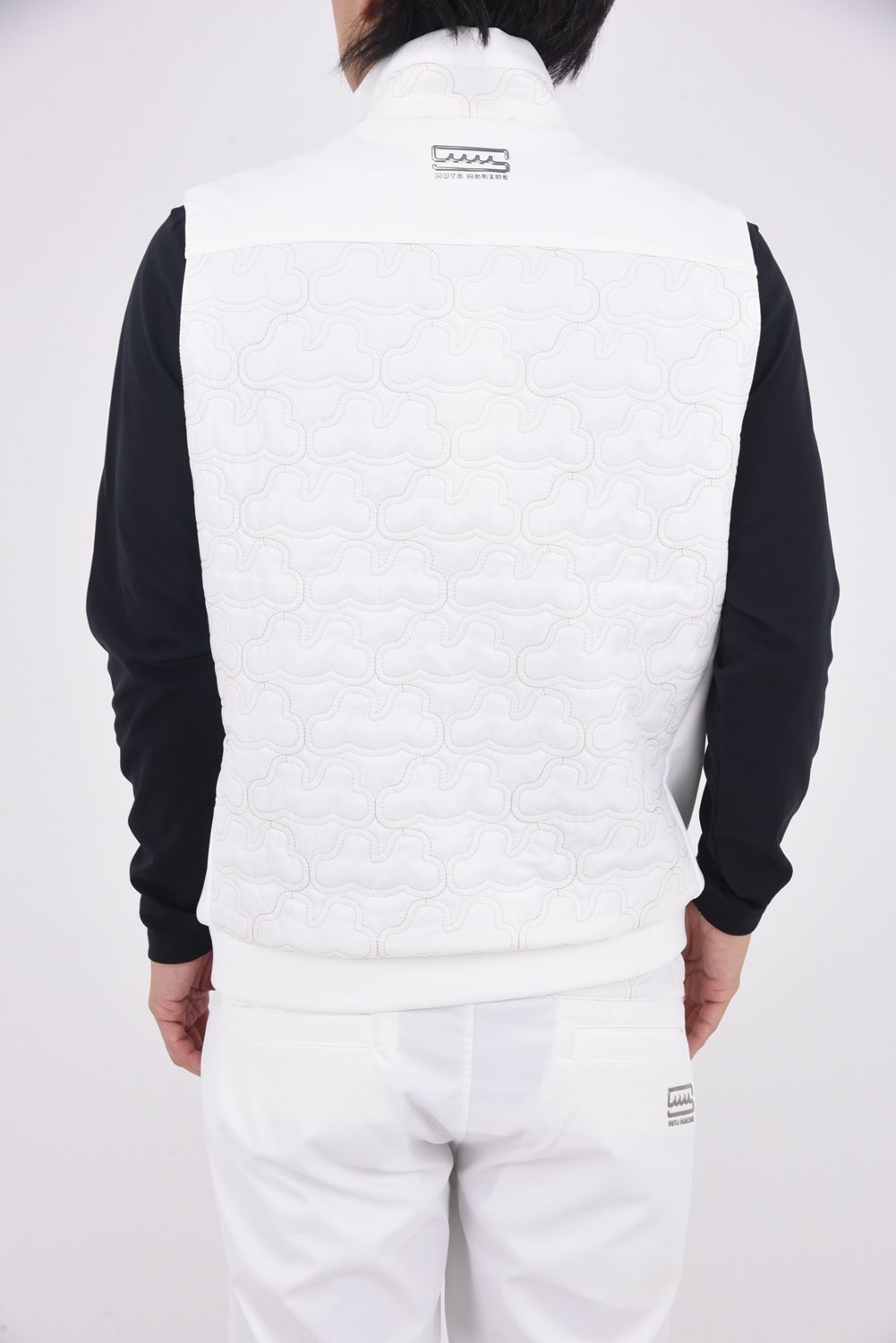 【25AW】 GEOMETRIC WAVE QUILTING BEST / ジオメトリックウェーブ ハイブリッドキルティングベスト (ホワイト)