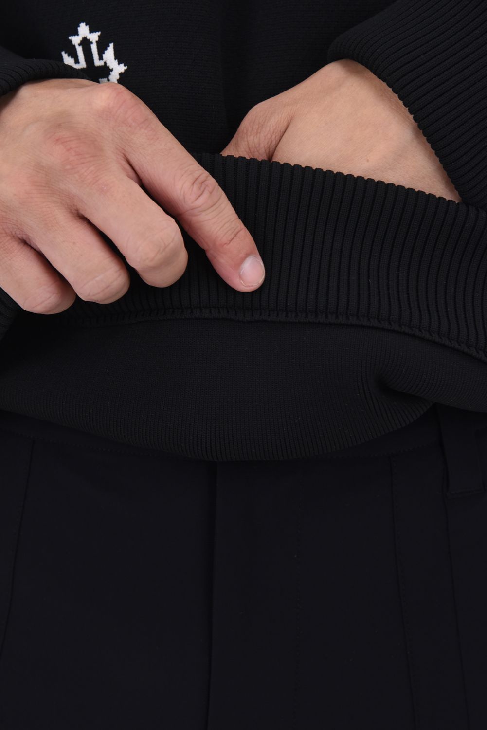 【2025AW】 SVASTIKA POLY FLEX HOODIE / クロスモチーフ オリジナルジャカード ニットフーディー (ブラック)