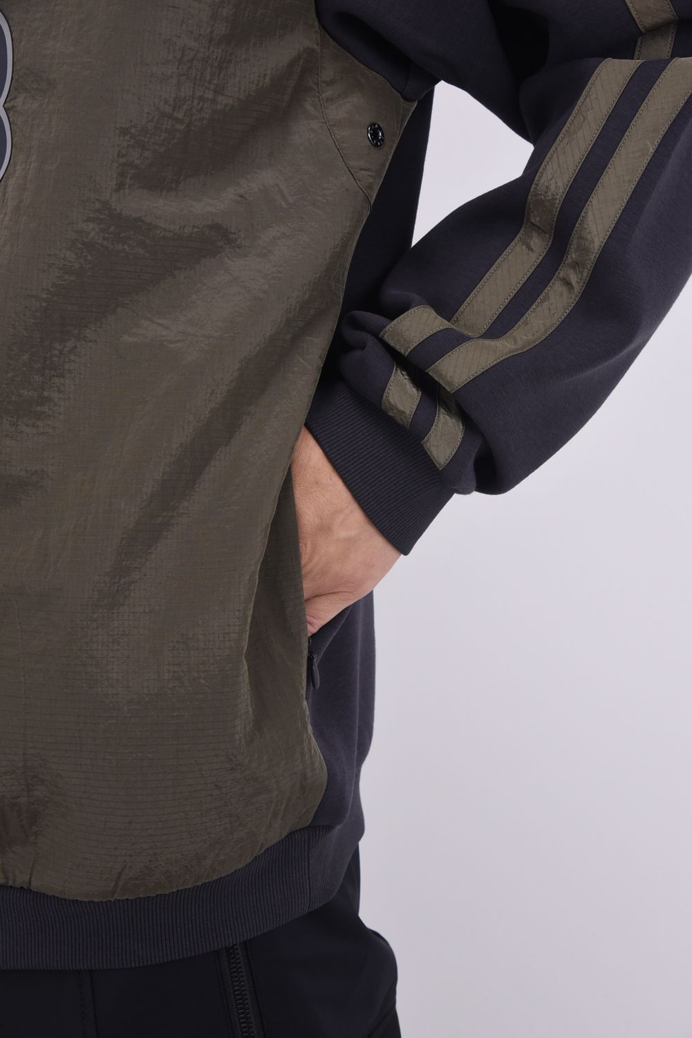 【2025AW】 EVER PERFORMANCE PULLOVER / ダンボールニット 裏起毛 リフレクタープリント クルーネックプルオーバー (チャコール)