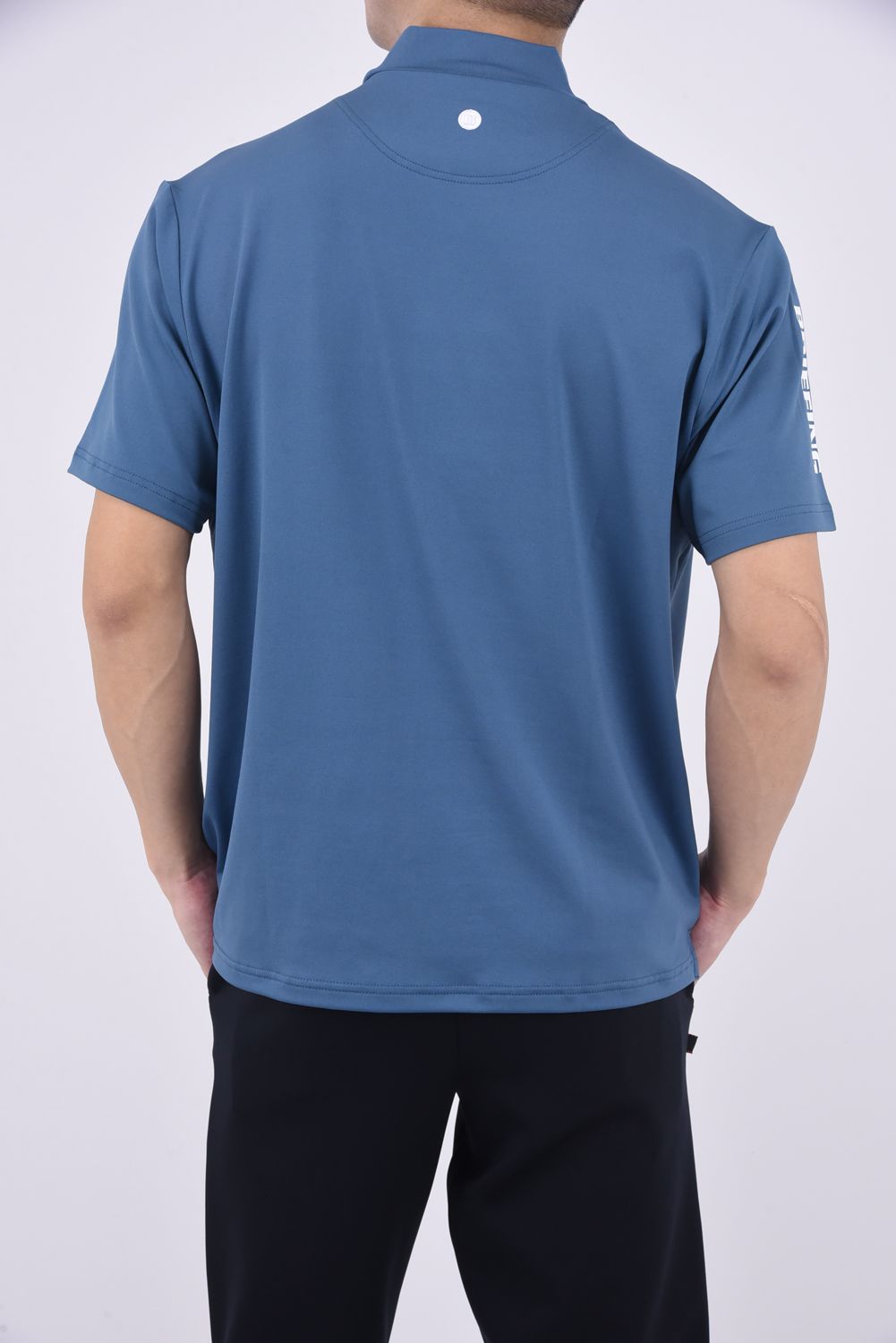 SLEEVE LOGO HIGH NECK RELAXED FIT / スリーブ ロゴ リラックスフィット モックネック (ブルー)