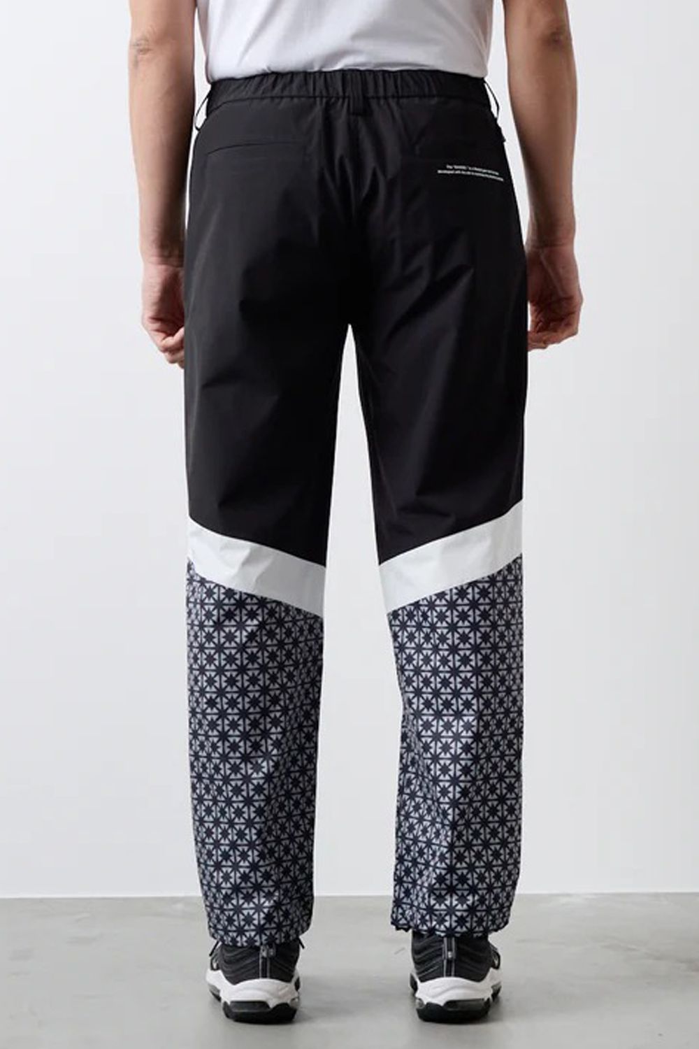【25AW】 SWITCH DROST WIND PANTS / 異素材切り替え ルーズフィット ウィンドストッパーパンツ (ブラック)