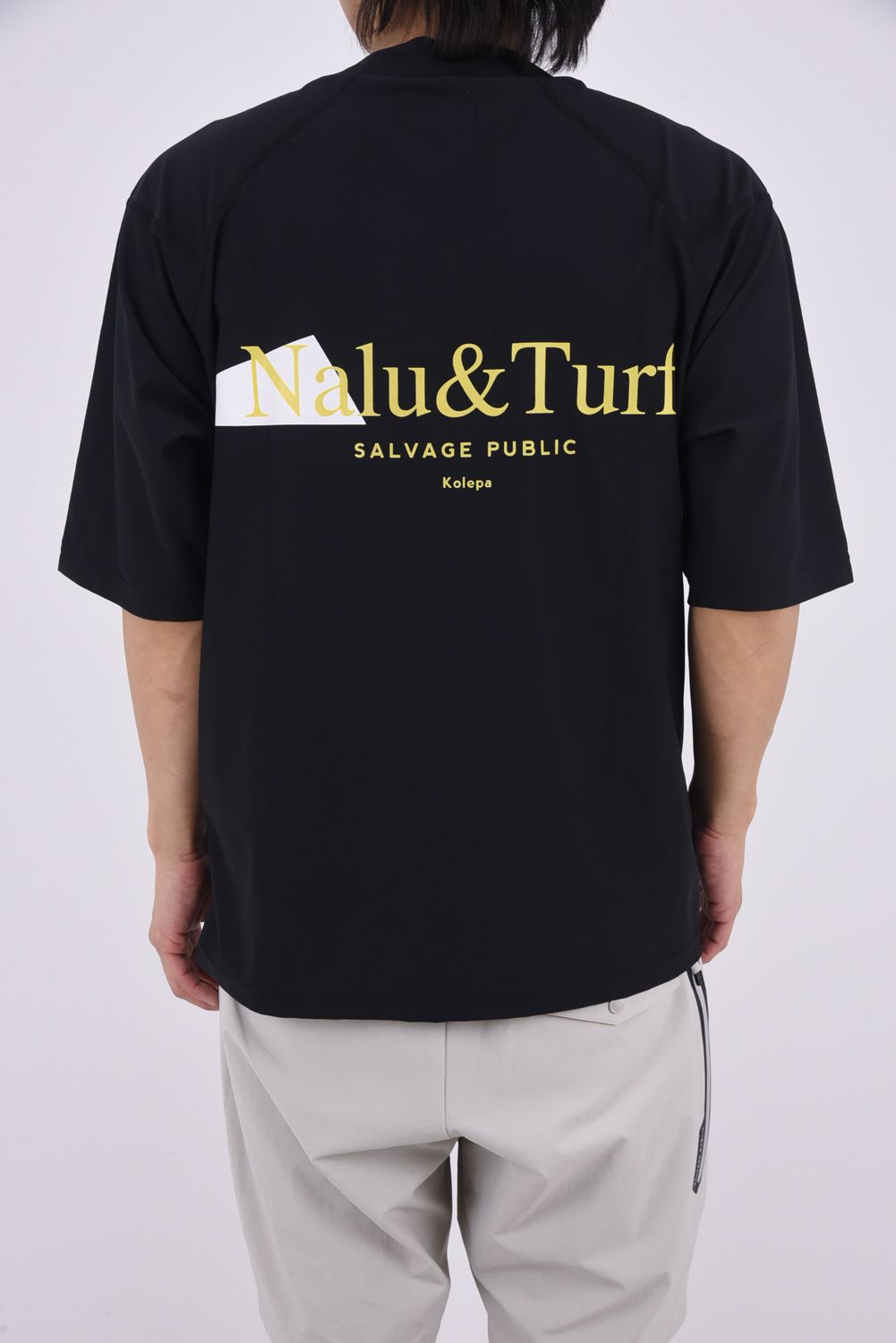 【26SS】 SURF Mockneck S/S(Nalu＆Turf) / NALU＆TURFプリント モックネックTシャツ (ブラック)