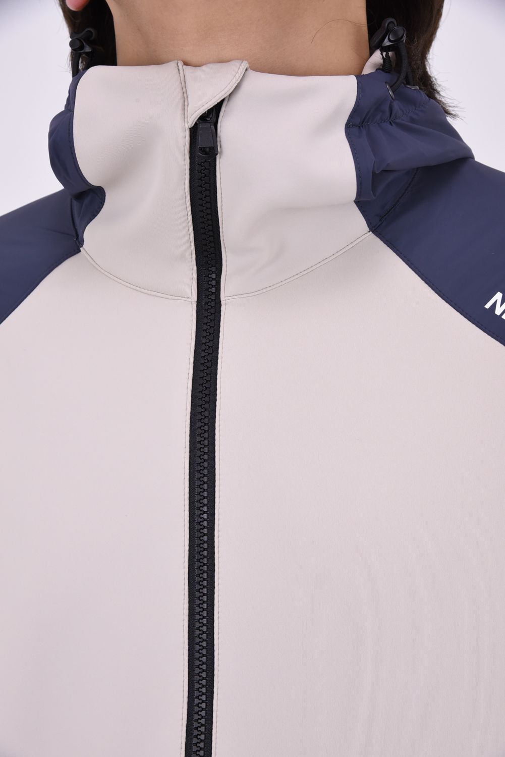 【26AW】 ACTIVE HOODED JACKET / ストレッチナイロン&ダンボールニット フーデッドジャケット (グレージュ/チャコール)