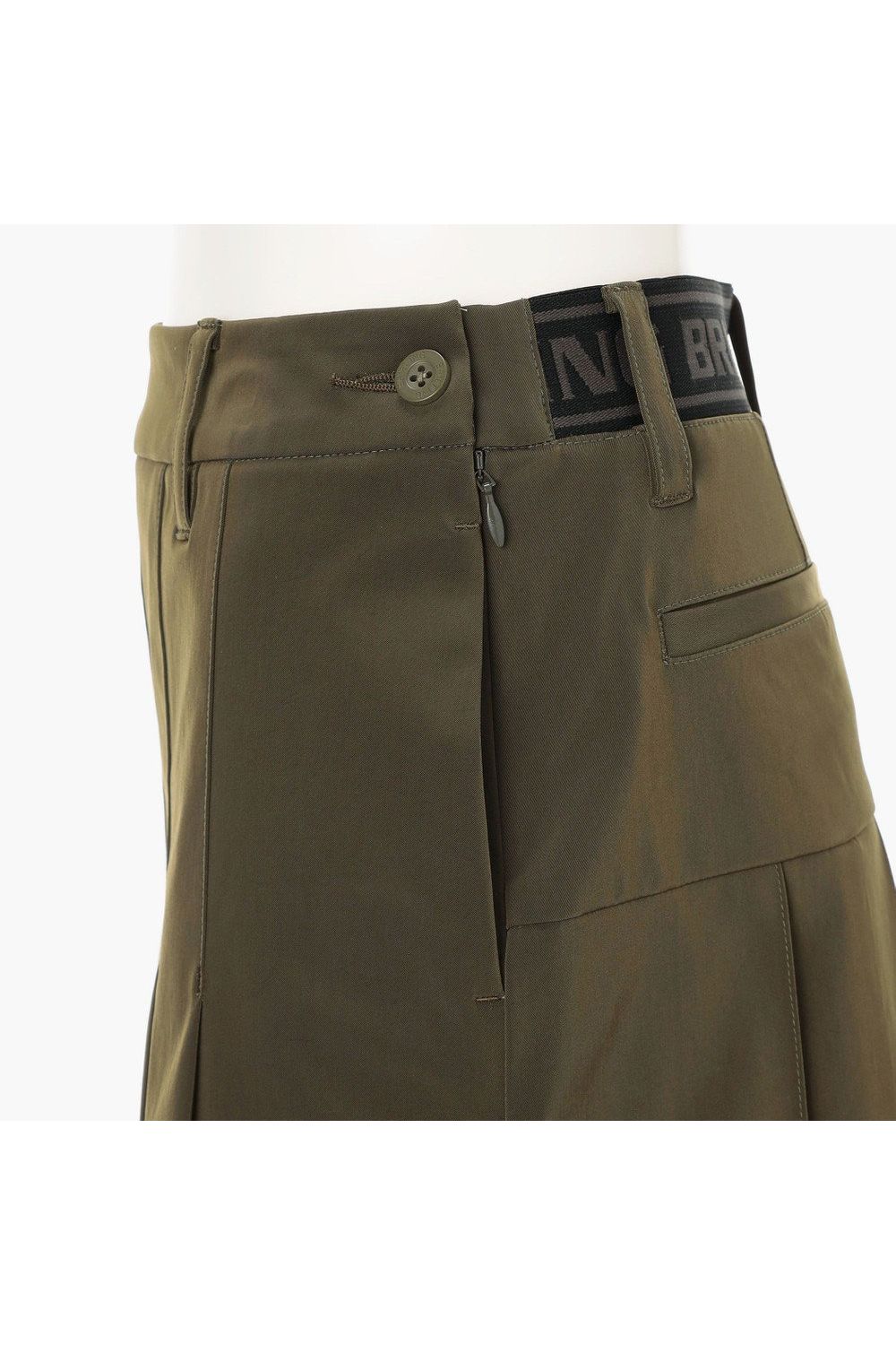 【26SS】【レディース】 WOMEN’S WR NYLON 3D LOGO PLEATED SKIRT / ナイロンストレッチ 3Dロゴ プリーツスカート (オリーブ)