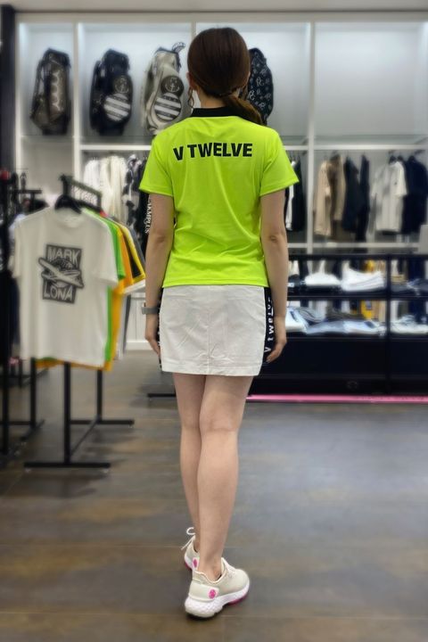 【V12】アクティブな印象のモックネックTシャツ！