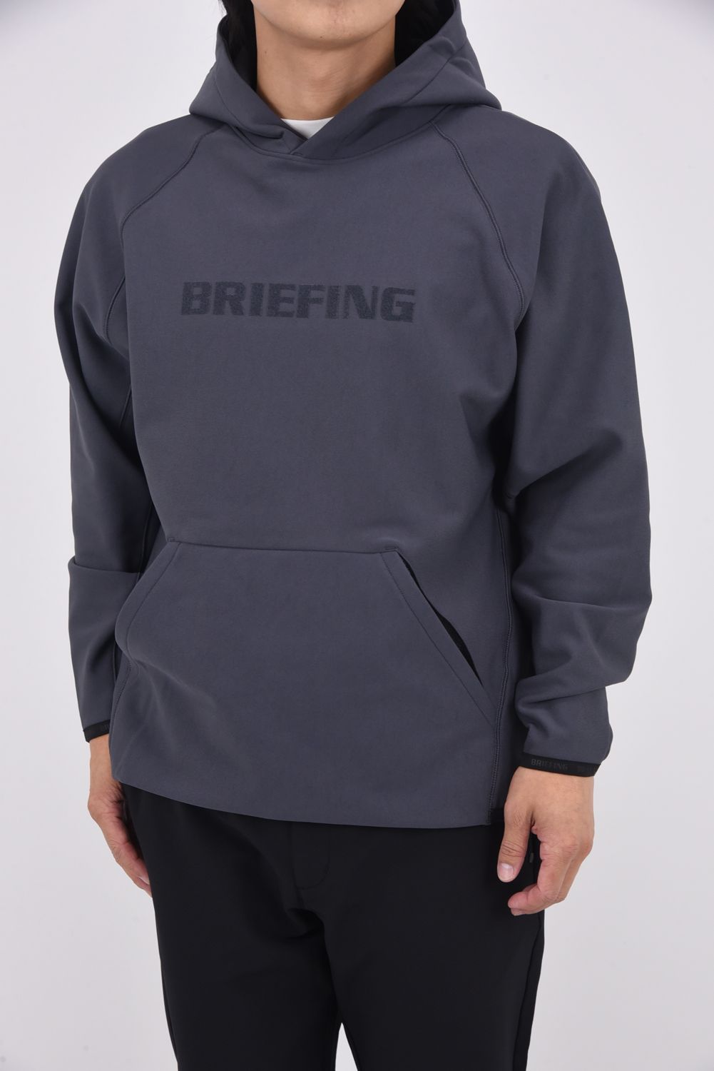 【25AW】 MEN'S LOGO HOODIE / 裏起毛 フロントロゴ 裾切り替え プルオーバーパーカー (チャコール)