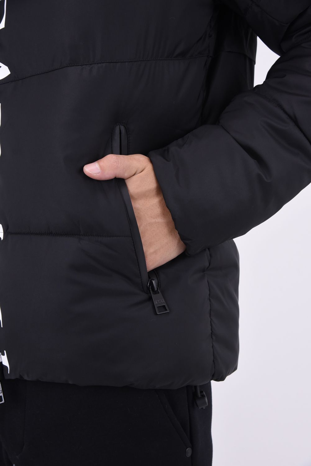 CENTER LOGO  HOODY / バックロゴ パデッドジャケット (ブラック)