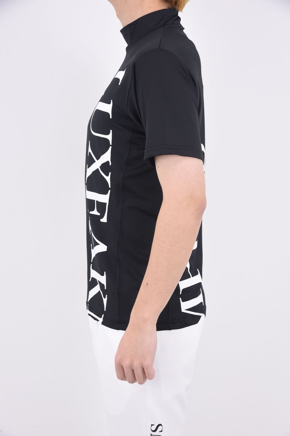 LUXEAKMPLUS - VERTICAL LOGO MOCK NECK T-SHIRTS / バーチカル