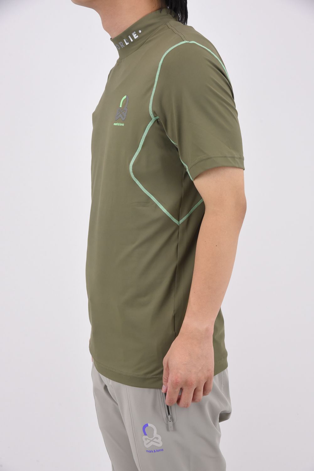 【MARK & LONA】パイル素材 ブランクスカル モックネックTシャツ MARK&LONA - 【2025AW】 S/S TEE / ブランクスカルロゴ