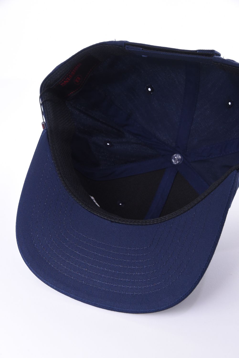 【26SS】 MEN’S BASIC FLAT VISOR CAP / ベーシック ブランドロゴ フラットキャップ (ネイビー)