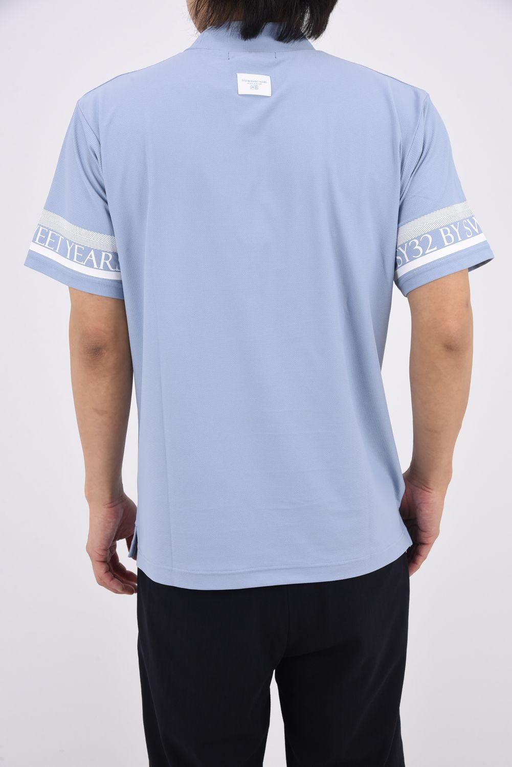 【26SS】 SLEEVE LOGO MOCK / ストレッチメッシュ生地 スリーブロゴ モックネックTシャツ (サックス)