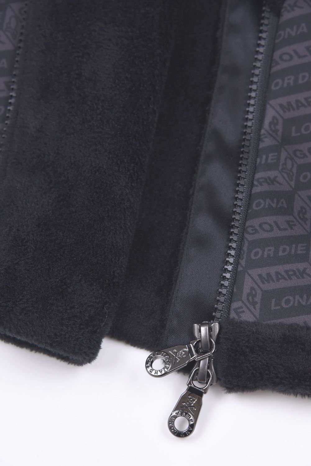 DÉPÊCHE ZIP NECK WARMER / ジオメトリックパターン ネックウォーマー (ブラック)