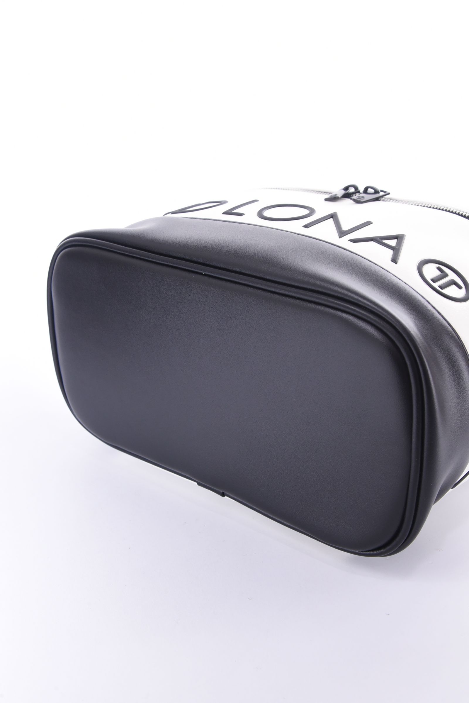 【26SS】【T-LINE】 VELOCITY VANITY BAG / モノトーン シンセティックレザー バニティバッグ (ホワイト)