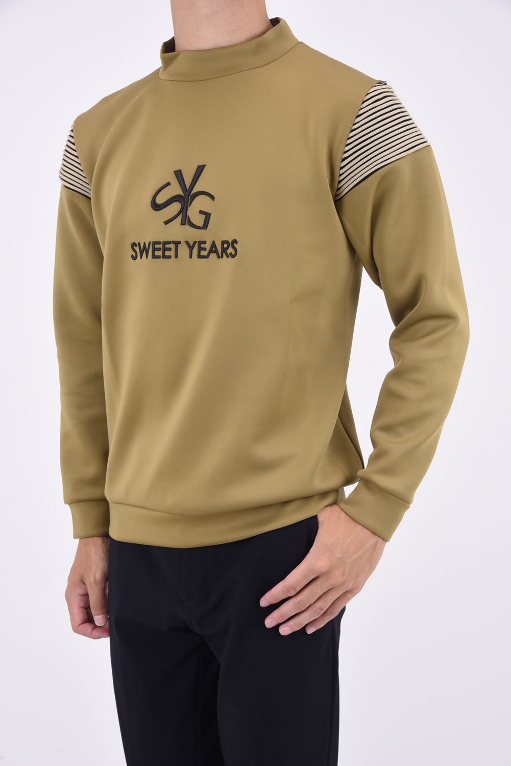 CARDBOARD 3D EMB SWEAT / 3Dロゴ ストレッチダンボール プルオーバースウェットキャメル*
