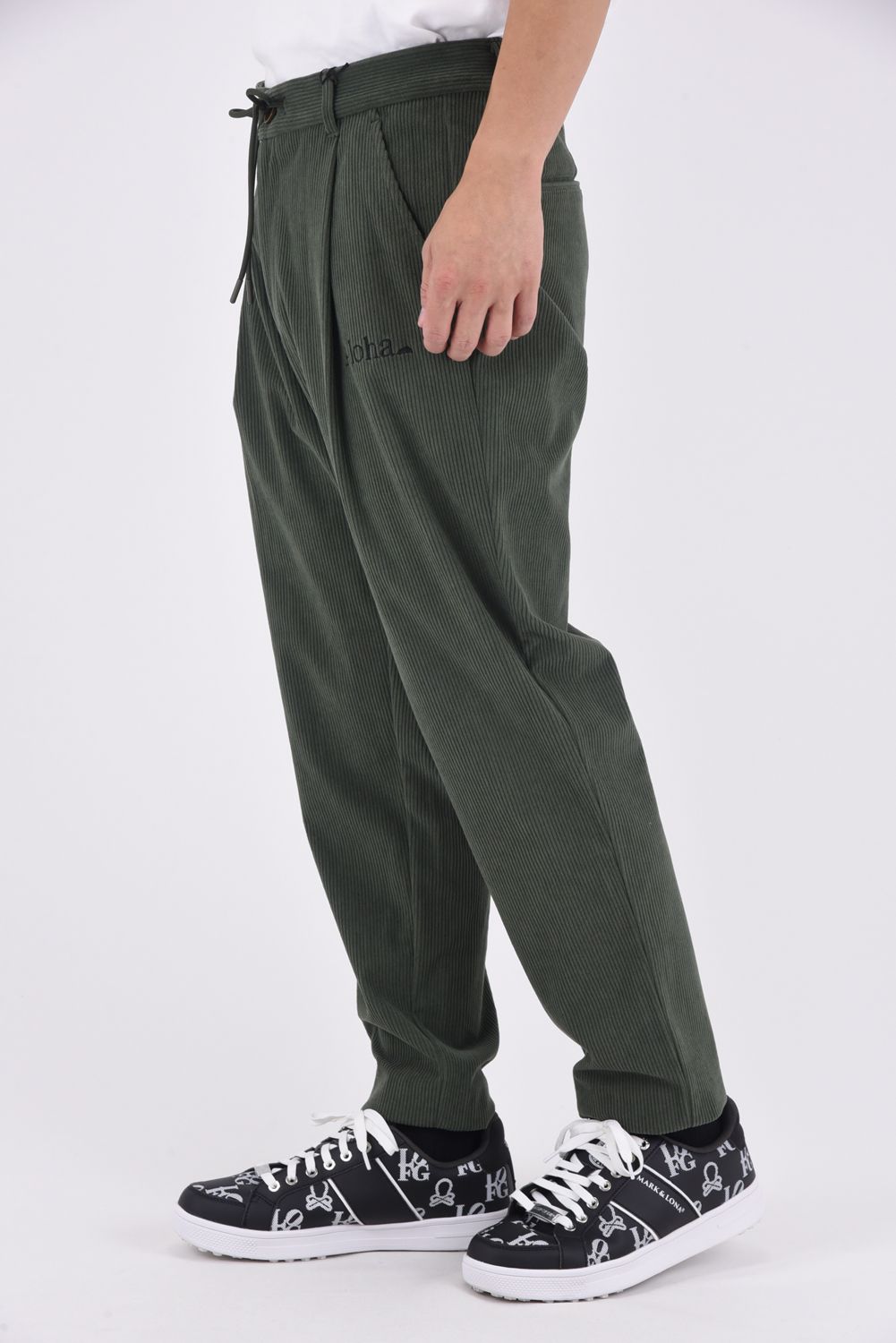 Uka Corduroy Trousers / コーデュロイ テーパードシルエット ワンタックトラウザー (オリーブ)