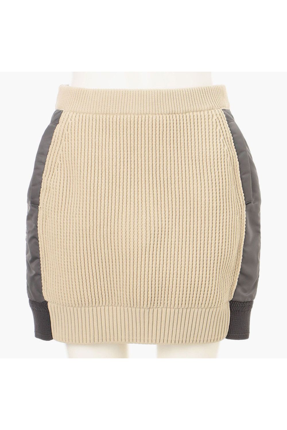 【26AW】【レディース】 WOMEN’S WINDBLOCK DOCKING RIB KNIT SKIRT / 畦編みニット&ナイロンツイル ハイブリッドニットスカート (ベージュ)