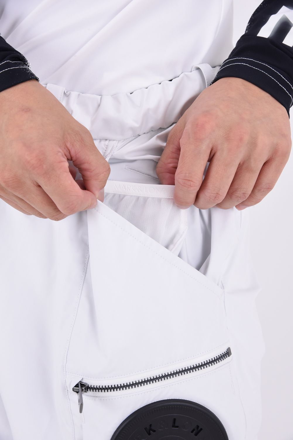 【26AW】 MERCURY COOLING FAN PANTS / モノトーン サイドロゴ 空調ファン搭載ロングパンツ (ホワイト)