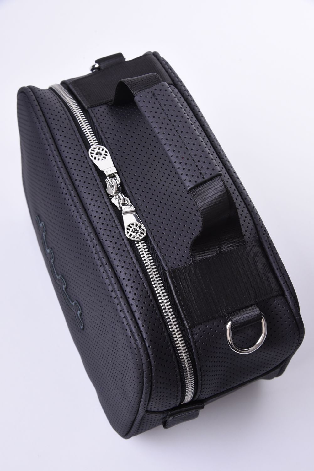 【26AW】 CONTINUA PUNCHING ETHICAL LEATHER POUCH BAG / パンチングエシカルレザー 2WAYポーチバッグ (ブラック)