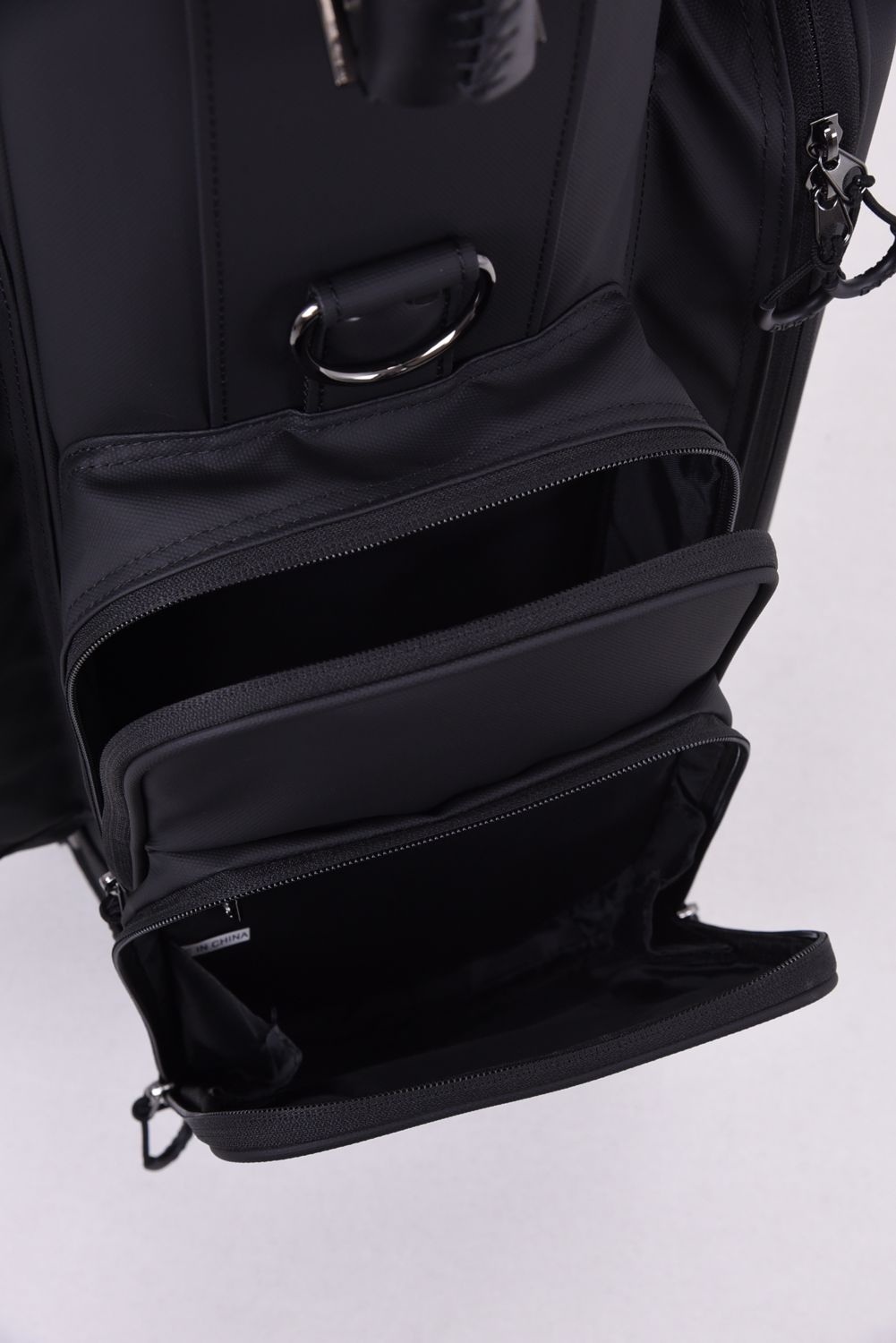【26AW】 PIONEER TOWN Deep Side Pocket CADDIE BAG / ワントーンカラーロゴアソート スタンドタイプ キャディバッグ (ブラック)
