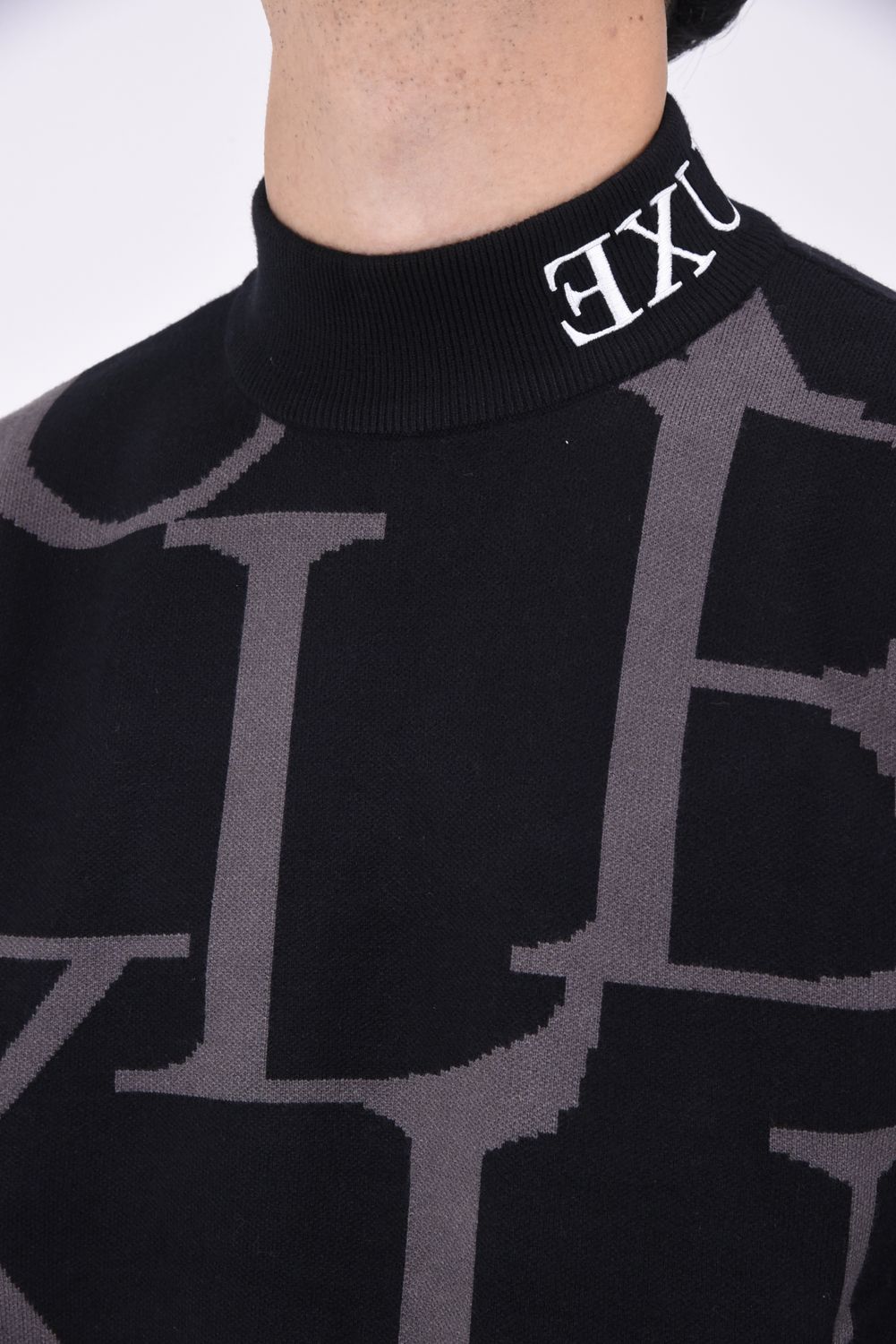 WHOLE PATTERN LOGO KNIT / ブランドロゴ 総柄 ロングスリーブ ハイネック ニット (ブラック)