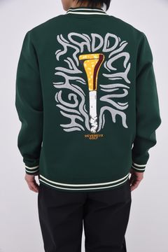 【25AW】 HIGHLY ADICTIVE KNIT / バックグラフィック 裏地付き モックネックリブニット (グリーン)