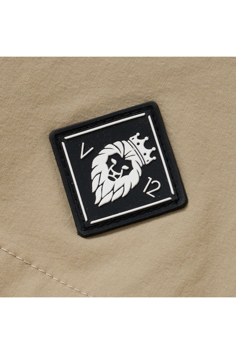 【26SS】 OZ SHORTS / ストレッチナイロン バックロゴライン ショートパンツ (ベージュ)